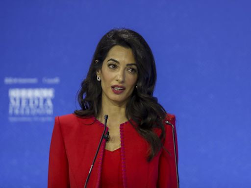 Amal Clooney, figura clave en la petición de detención de Netanyahu por parte del Tribunal Penal Internacional