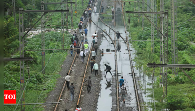 Railway services in Mumbai disrupted due to waterlogged tracks | Mumbai News - Times of India