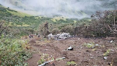 Seventeen bodies found after tourist helicopter crashes near volcano