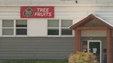 Questions aplenty from orchardists following sudden closure of BC Tree Fruits | Globalnews.ca