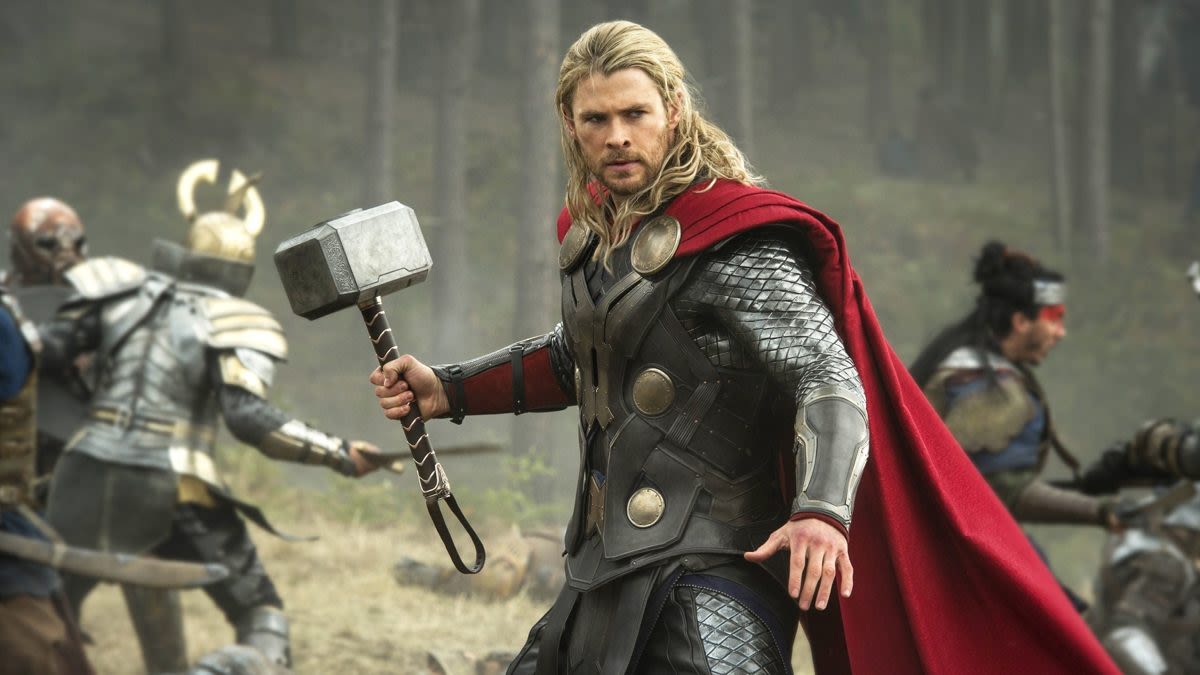 Thor Star Chris Hemsworth Says He Hates Wearing Capes Because They're 'So Impractical'