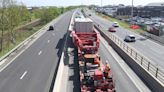 M25 traffic warning ahead of 58 metre 'abnormal load' travelling through Surrey