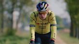 Van Aert rueda de nuevo en la carretera un mes después de su caída