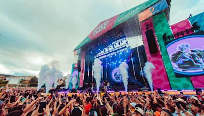 Un escenario gigante, entradas a 45 euros y más de 400 metros cuadrados de pantalla 8K: todas las novedades del Reggaeton Beach Festival