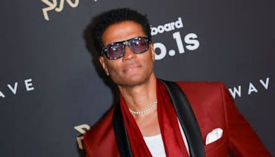 Eric Benét Sings ‘Hoist The Colours’ While Wearing A Pearl Necklace In The Bathtub, Fans Clowned Him