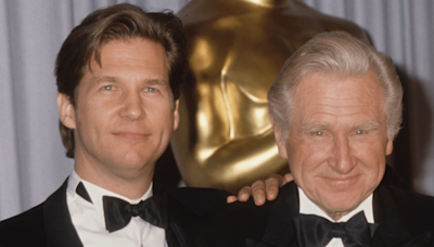 Fans Detect Uncanny Resemblance Between Late Lloyd Bridges and Sean Penn in Throwback Pic