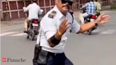 Anand Mahindra cheers for dancing traffic policeman who proves any work can be exciting - The Economic Times