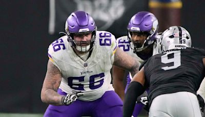 Vikings bring back guard Dalton Risner on 1-year deal as interior line remains unsettled