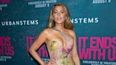 Blake Lively remet au goût du jour une robe Versace portée par Britney Spears il y a plus de vingt ans