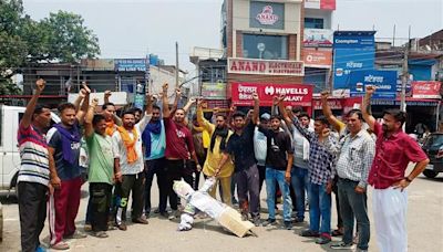 Talwara: Contract staff protest delay in job regularisation, burn Punjab CM’s effigy