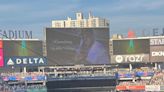 Yankees hold moment of silence for Willie Mays as Aaron Boone recalls meeting him: ‘Giant in our sport’