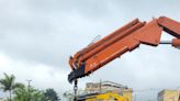 Vigas metálicas para construção de viaduto em Volta Redonda chegam ao bairro Voldac | Volta Redonda | O Dia