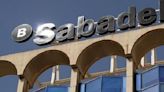 Fitch da más combustible en Bolsa a Banco Sabadell en plena OPA de BBVA