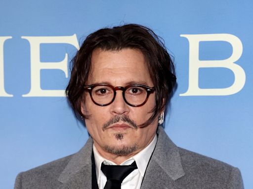 Johnny Depp se refiere a su “trágica” carrera en Hollywood en su discurso de aceptación de un premio