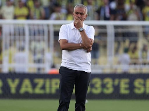 Mourinho ya mete presión a Osimhen: "Se tira demasiado"