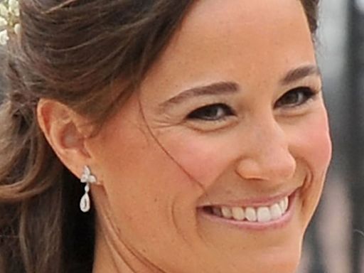 Pippa Middleton's ladylike mini skirt is ideal for heatwave dressing