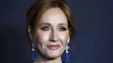 JK Rowling volta a atacar direitos trans: "misógino, regressivo, perigoso"