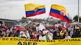 Maestros colombianos levantan huelga tras archivarse ley sobre educación en el Congreso