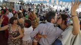 Domingo de maratón de coros rocieros y música caribeña para bailar en pareja en la Caseta Municipal