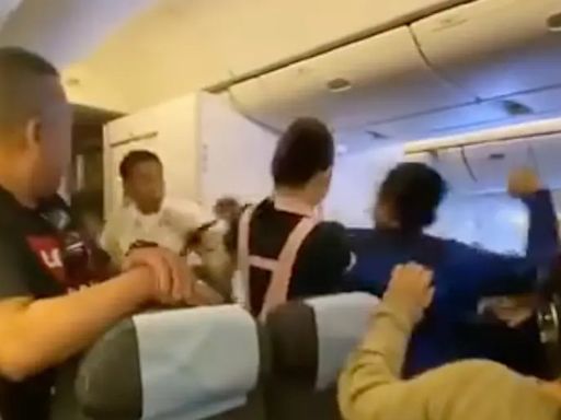 長榮航空空姐阻乘客互毆 各獲嘉獎一次