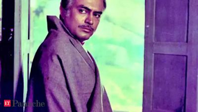 Astrologer's early death prediction: Why Sanjeev Kumar played iconic role of Thakur in 'Sholay' at the age of 37 - The Economic Times