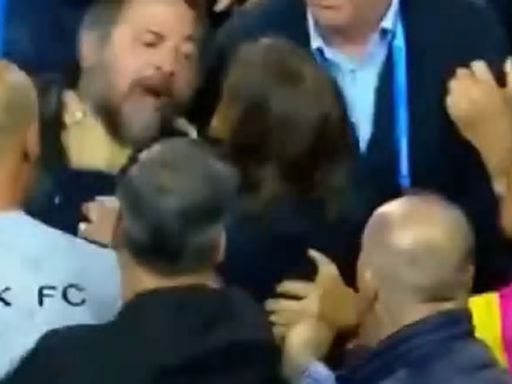 Lo agarró del cuello: la violenta pelea de Matías Almeyda con un rival que escandaliza a Grecia