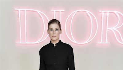 Glamorous Rosamund Pike sports a grungy ensemble and heavy winged eyeliner alongside Anya Taylor-Joy at Dior's New York fashion show