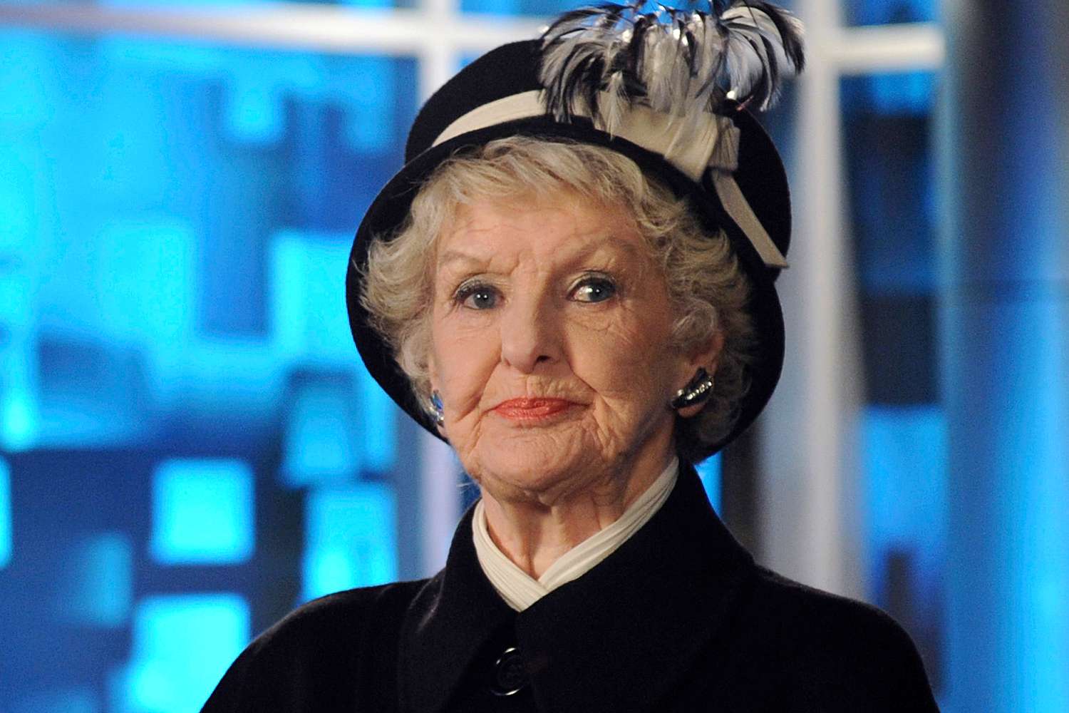 Elaine Stritch chose her '30 Rock' outfits based on what she planned to steal from set