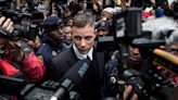 El exatleta paralímpico Oscar Pistorius queda en libertad condicional 11 años después de asesinar a su novia Reeva Steenkamp