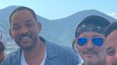 Johnny Depp e Will Smith posam juntos em iate e aprofundam 'bromance' dos reabilitados de Hollywood