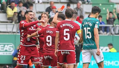 El Racing de Ferrol hunde a un Alcorcón que jugó con 10 desde el 42'