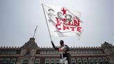 Maestros mexicanos inician paro general y tildan de "burla" la reciente subida salarial