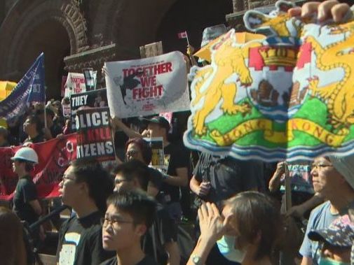 Protesters face off at rally for Hong Kong in Toronto | Globalnews.ca