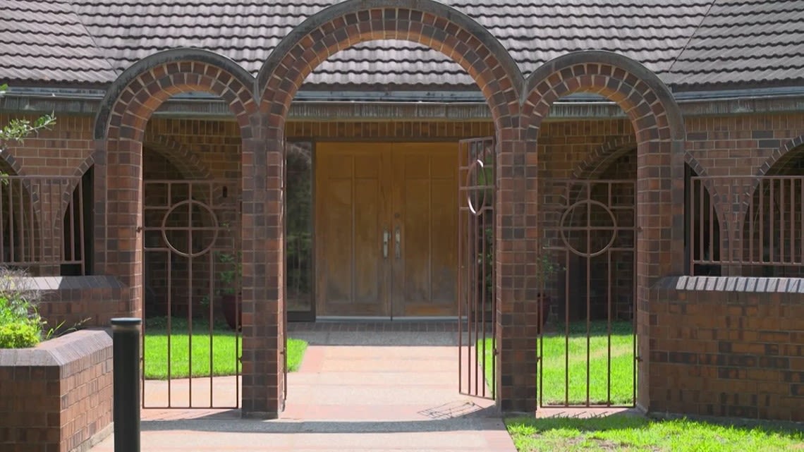 Arlington nuns turn away Vatican-appointed representative chosen to lead monastery