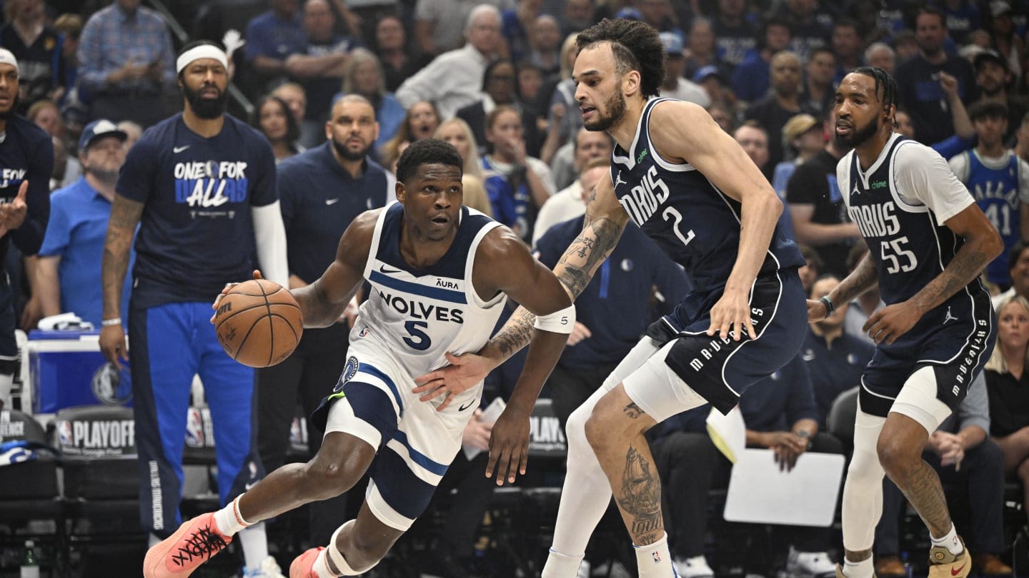 Key Dallas Mavericks Center Suffers Injury, Leaves Game 3 of WCF Against Timberwolves