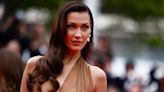 Bella Hadid lo vuelve a hacer y deslumbra son sensual vestido con transparencias en Cannes