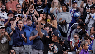 Watch DeRozan receive royal welcome from ecstatic Kings fans at G1C