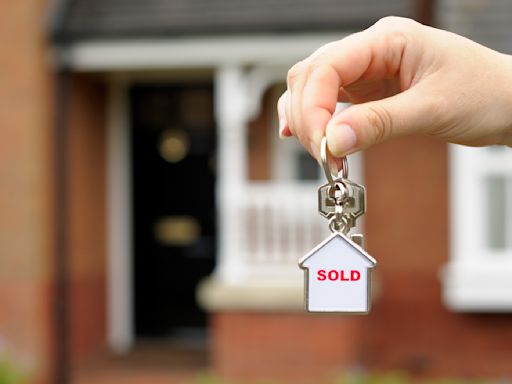 Real estate agents are fleeing the field. Is that good for homebuyers?