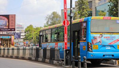 Bus goes zigzag as drunk men pulled its steering while yelling at the driver