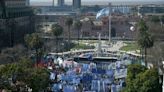 Miles de argentinos marchan en el día de San Cayetano, patrono del pan y del trabajo