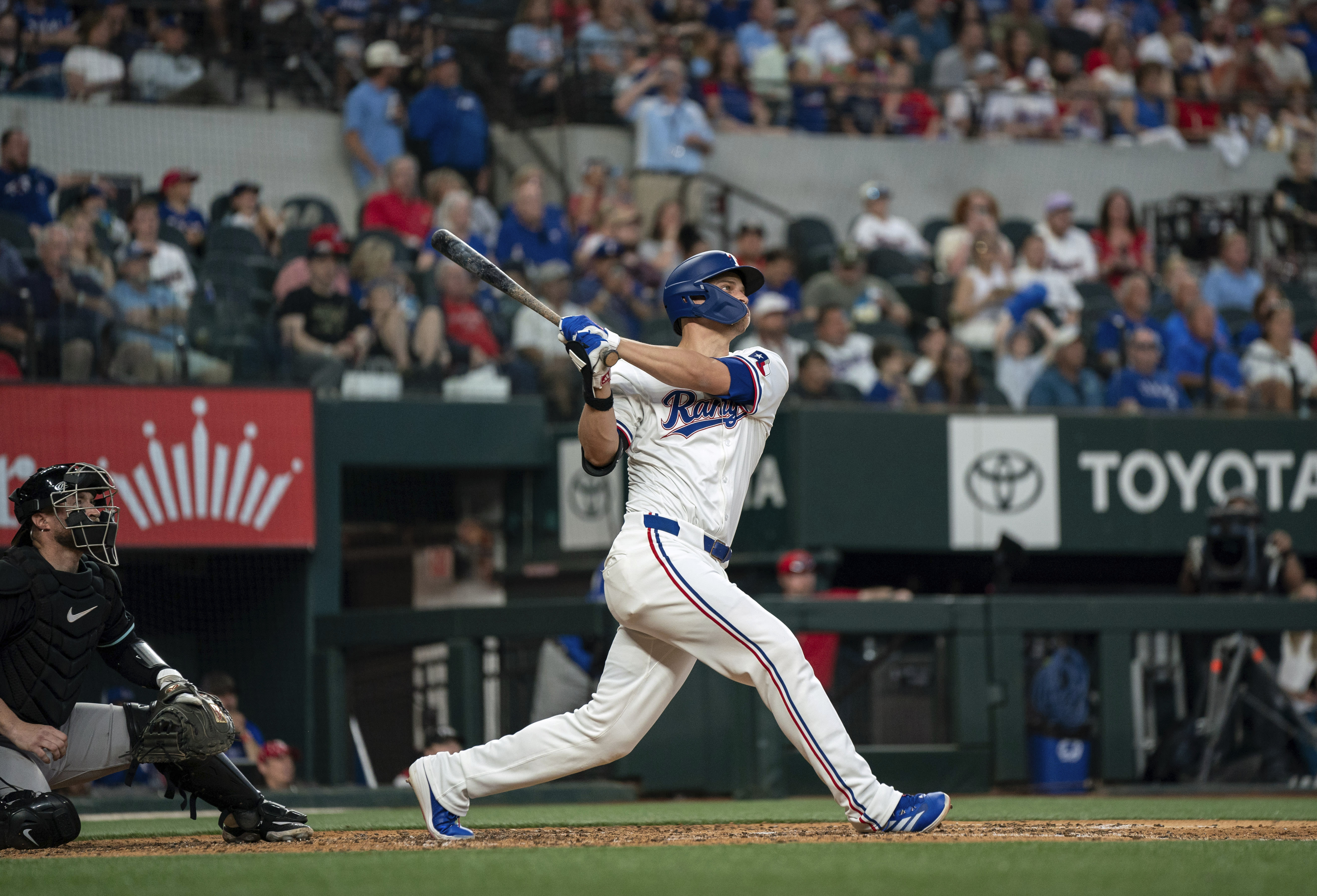 Seager hits 8th homer in 8 games as Rangers sweep World Series rematch with 6-1 win over Arizona