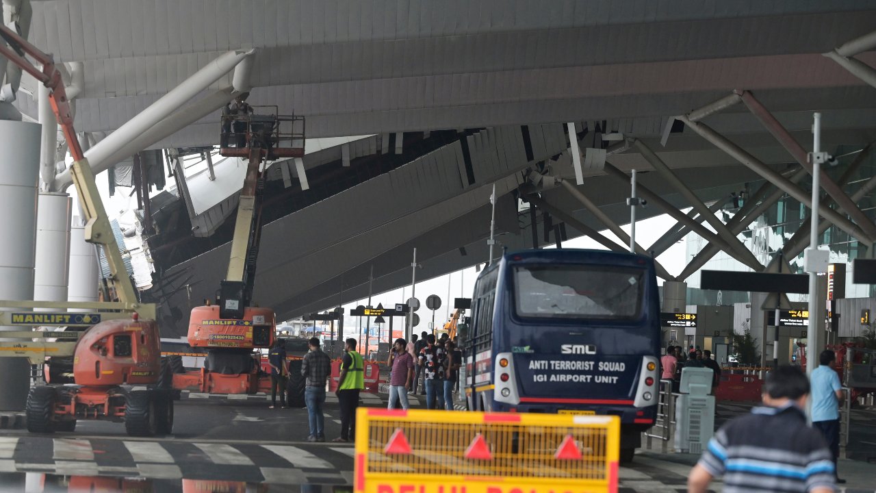 1 confirmed dead after severe rain causes roof collapse at India's New Delhi airport