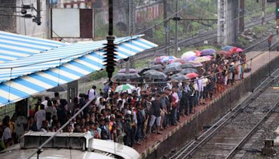 Passenger associations demand more trains, longer platforms between Thane and Kalyan