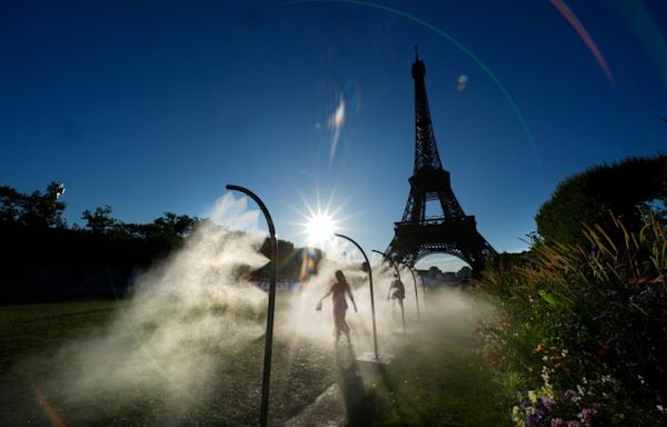 Paris Olympics brings out hoses and misters to cool down fans during heat wave