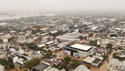 Porto Alegre, la capital más al sur de Brasil, sitiada por las aguas