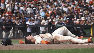 Giants' baserunning blunders costly on crucial day in playoff race