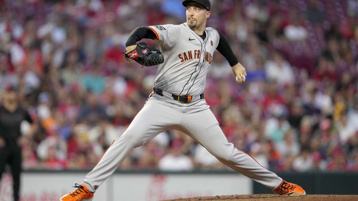 Giants left-hander Blake Snell has no-hitter through 8 innings against the Reds