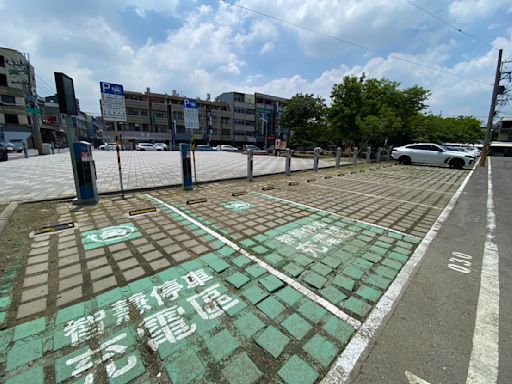 台南智慧路邊停車擴大！新化區大目降文化園區啟用 還有「路邊充電停車柱」 | 蕃新聞