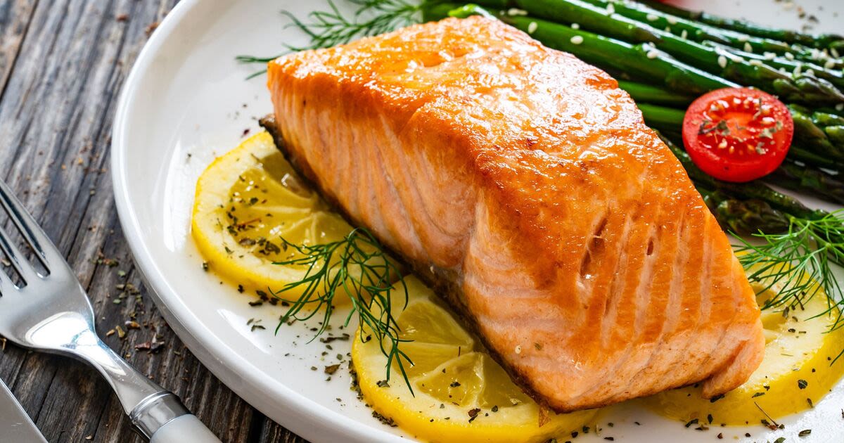 Mary Berry’s 5-step ‘foolproof’ salmon with a parmesan crust recipe