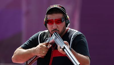 Alberto Fernández acaba la primera jornada a un plato de puestos de finalista